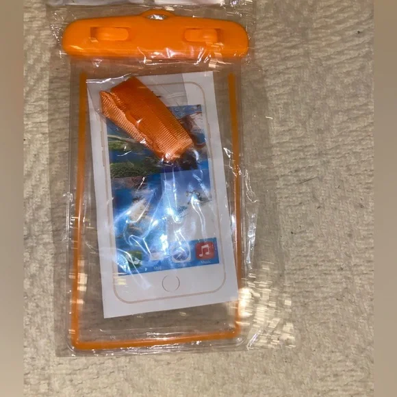 Pool-Water safe Waterproof phone case - Picture 4 of 7